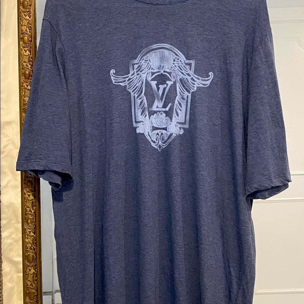 LOUIS VUITTON MENS TEE SHIRT NEVER WORN NWOT AUTHENTIC